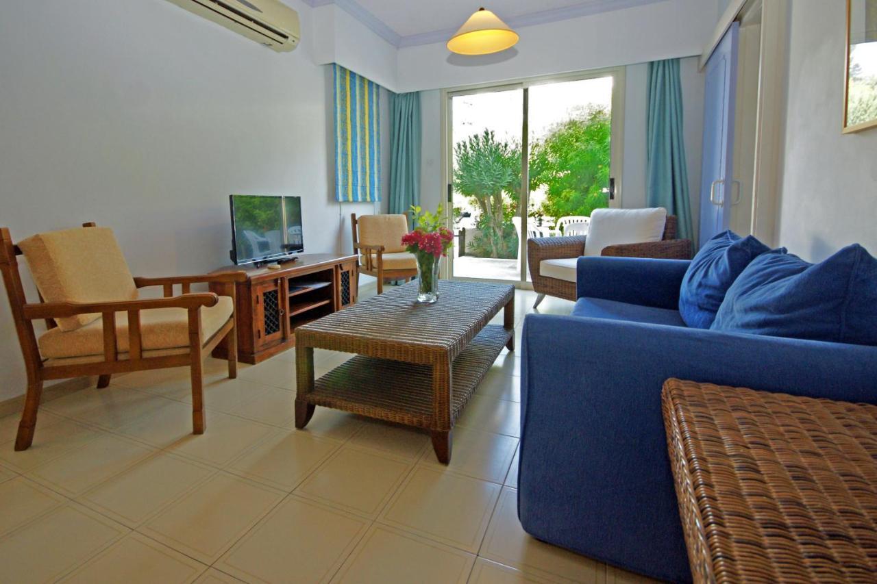 Resitour - Paphos Gardens Apartamento Exterior foto