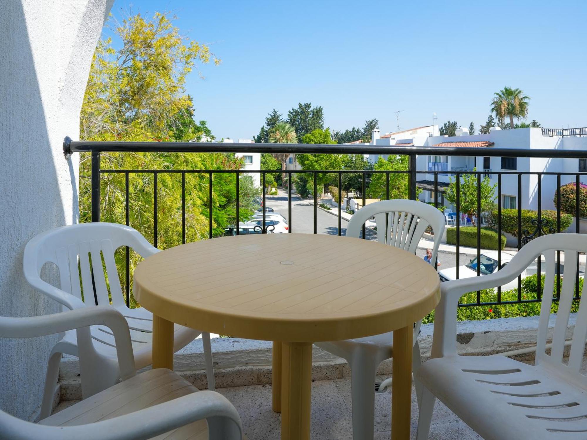 Resitour - Paphos Gardens Apartamento Exterior foto